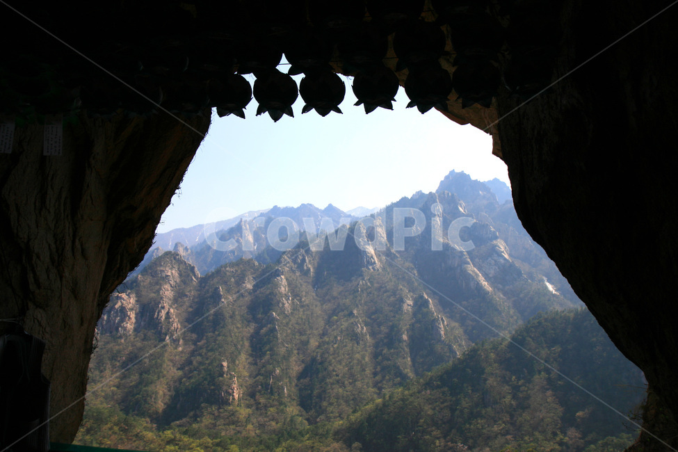 설악산,산정상,동굴,그림자,높은산,산,불교,등산,나무,자연,풍경,nature,landscape,cave,shoreline,해안선,water,물,ocean,대양,coast,연안,cove,후미,outdoors,옥외,sea,바다
