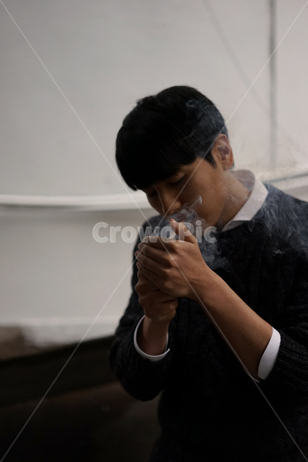 남성,남자,흡연,담배,담배연기,금연,담배꽁초,니코틴,건강,사람,인물,인간,human,person,남성,남자,man,male