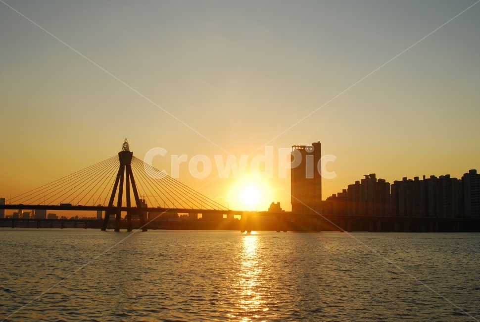일출,해돋이,태양,새해,한강,서울,올림픽대교,도시,빌딩,노을,배경,강,풍경,sunrise,city,river,도시,풍경,city,landscape,한국도시풍경,한국도시경관,korea cityscape,light,빛,flare,플레어,outdoors,옥외,sunlight,햇빛,nature,자연,building,건물,bridge,다리