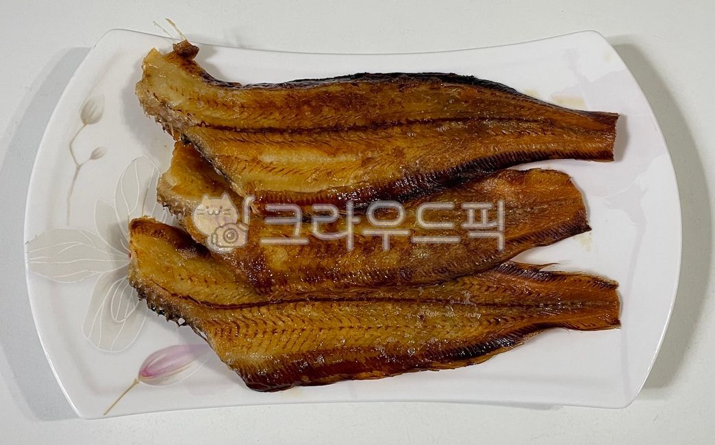 박대구이,서대구이,생선구이,구이,튀김,박대,서대,특산물,밥도둑,밥반찬,반찬,먹방,식재료,한식,한국음식,한국요리,음식,요리,식사,기름진,접시,meal,food,dish,cook,koreanfood