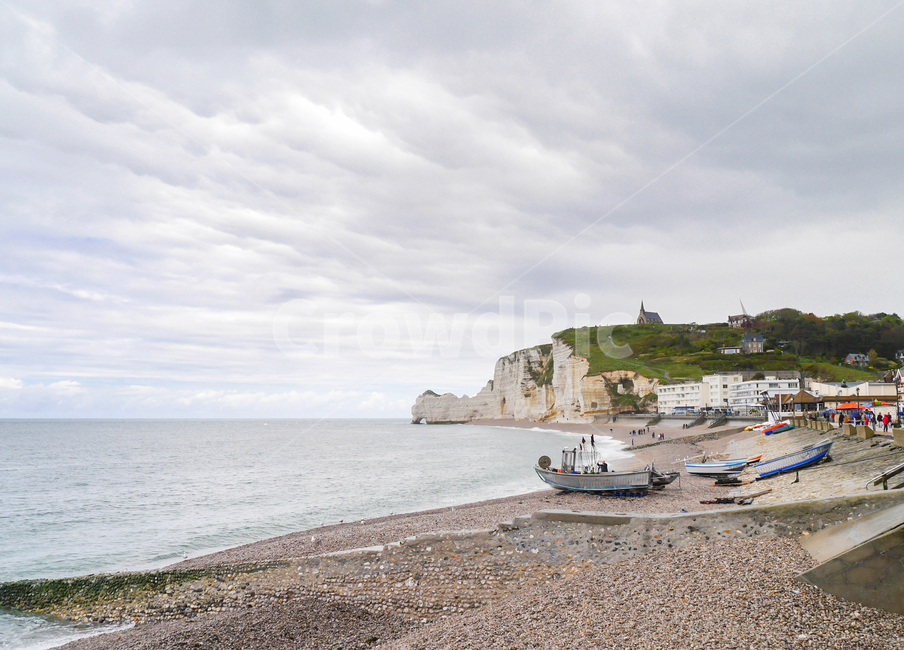 프랑스,노르망디,에트르타,유럽,풍경,경치,해안,해안가,마을,소도시,작은마을,유명한,명소,관광명소,해안도시,바다,바닷가,절벽,해안절벽,어촌마을,코끼리,코끼리바위,코끼리절벽,지형,해안지형,도시,풍경,city,landscape,해외,외국,세계,foreign,oversea,world,세계도시풍경,해외도시풍경,외국도시풍경,world cityscape,사람들,대중,군중,other people,crowd,sea,nature,자연,water,물,ocean,대양,outdoors,옥외,shoreline,해안선,land,땅,vehicle,차량,transportation,교통,boat,보트,coast,연안,road,도로