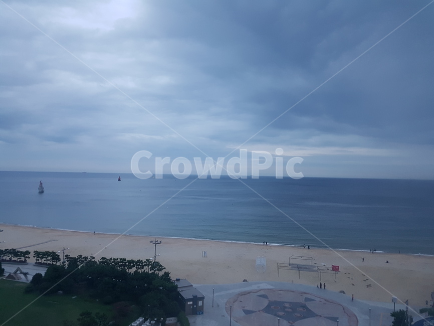 부산,해운대,해수욕장,바다,구름,하늘,힐링,자연,풍경,nature,landscape,한국자연풍경,한국자연경관,korea nature landscape,해변,바다,beach,sea,water,물,shoreline,해안선,land,땅,outdoors,옥외,ocean,대양,경치,scenery,coast,연안