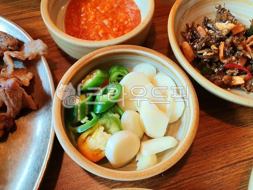 그릇,쌈장,마늘,고추,갈릭,반찬,멸치볶음,식당,음식,푸드,food,점심식사