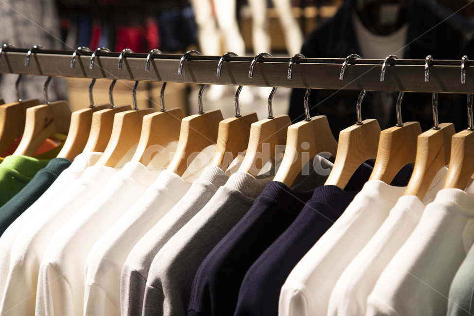옷,옷감,배경,의상,옷가게,옷걸이,남성복,여성복,상의,티셔츠,캐주얼,비즈니스,사업,깔끔한,매장,진열대,진열,백화점,색상,디자인,직물,패션,섬유,시장,마켓,판매장,복장,선반,소매,도매,쇼핑,상점,할인,세일,의상실,스타일,뷰티,남여복,나무옷걸이,신상,소비자,선물,산업,오브젝트,생활,패션스타일,의상,fashion,style,쇼핑,shopping