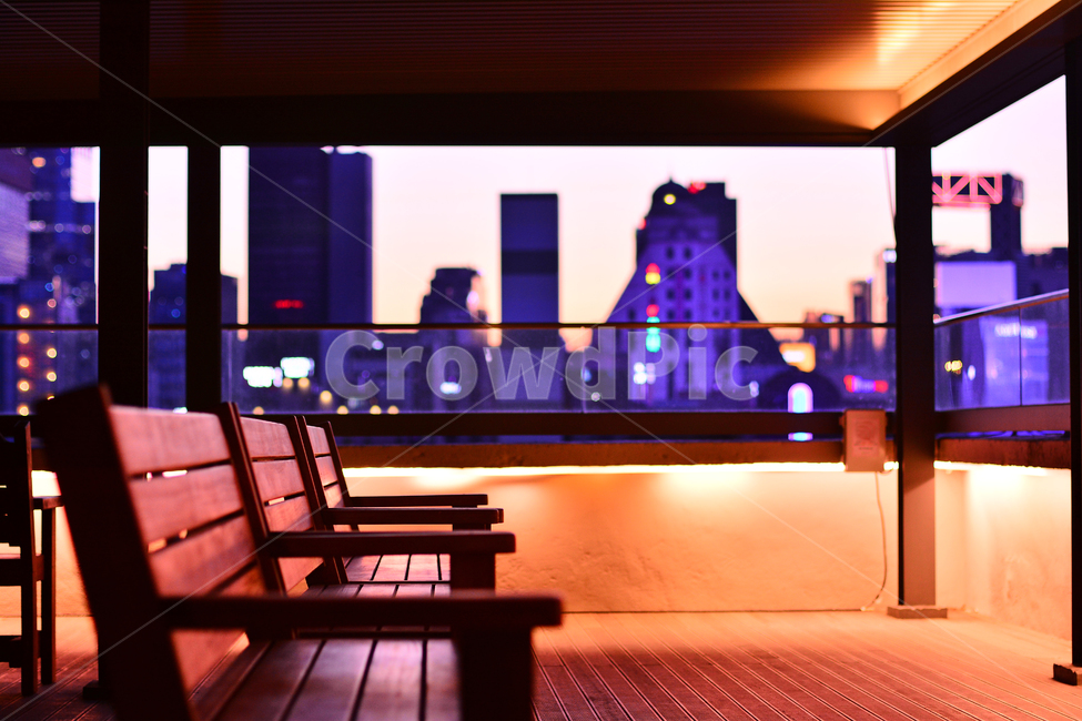 색감,야경,밤풍경,휴식,빈의자,도시야경,빛,그림자,명암,배경,쉼터,보라색,따스한,불빛,라이트,light,landscape,nightview,nightscene,nightscape,빌딩,건축물,노을,해질무렵,조명,백그라운드,background,의자,야경,밤,풍경,nightscape,night,landscape,도시,city,한국도시풍경,한국도시경관,korea cityscape,flooring,바닥,wood,나무,banister,난간,handrail,indoors,옥내,interior design,인테리어 디자인