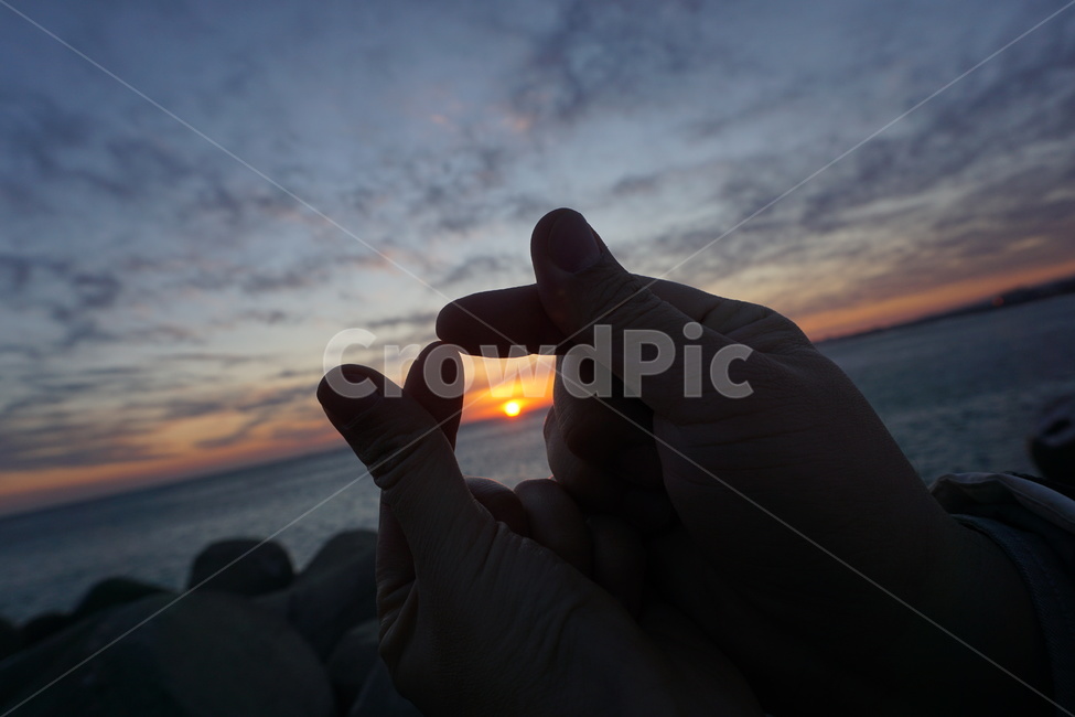 일출,새해,손모양,하트,손가락하트,해돋이,바다,해변,하늘,파랑,해,사랑,love,사람,finger,human