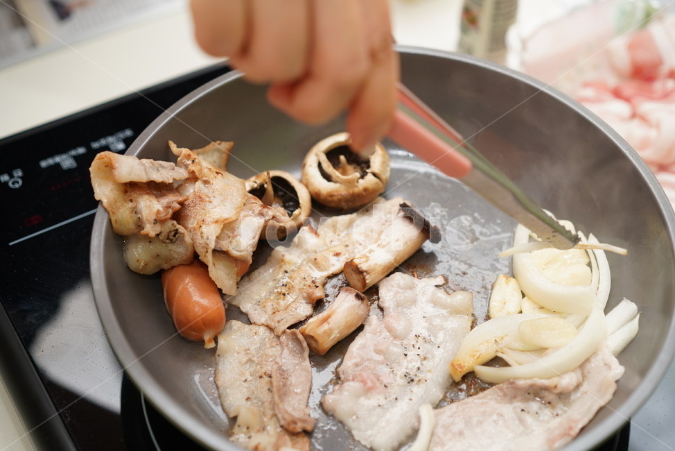 삼겹살,대패삼겹살,소세지,고기,육식,육류,식사,안주,먹거리,푸드,food,음식,구이