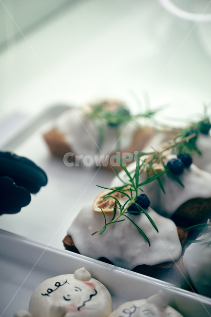 cafe,dessert,pound cake,food