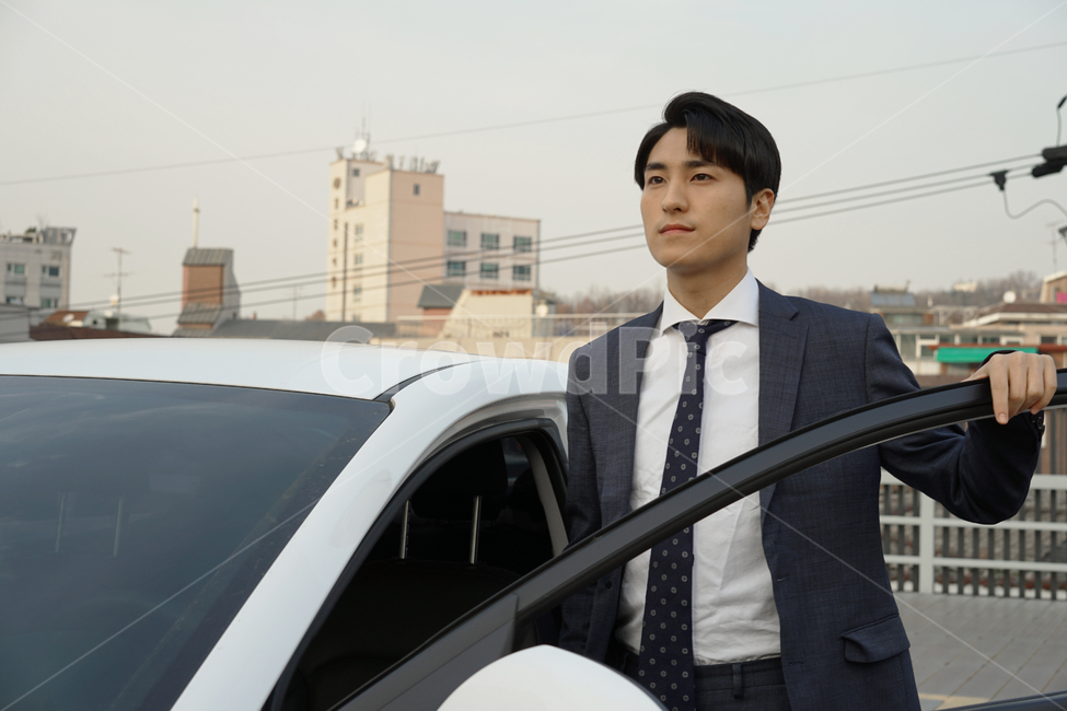 운전,차,차량,자동차,남자,남성,사람,직장인,출근,피곤,운전자,주차장,여유,정장,사람,인물,인간,human,person,남성,남자,man,male,교통,교통수단,traffic,transportation,비즈니스,사업,business,service,work