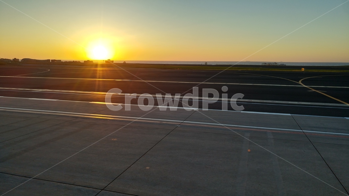 일몰,활주로,태양,runway,석양,sunset,도로,비행기,지평선,horizon,이륙,착륙,takeoff,land