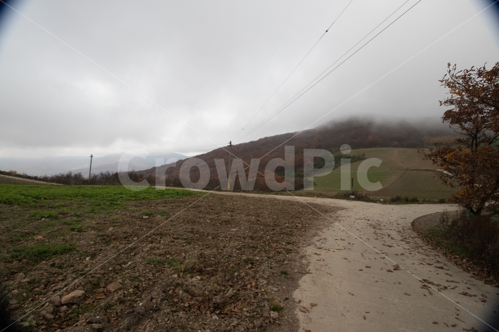 비네팅,시골,길,언덕,안개,가을,계절,fall,autumn,season,시골,마을,풍경,landscape,country,rural,town,gravel,자갈,dirt road,흙길,road,도로,ground,바닥,asphalt,아스팔트