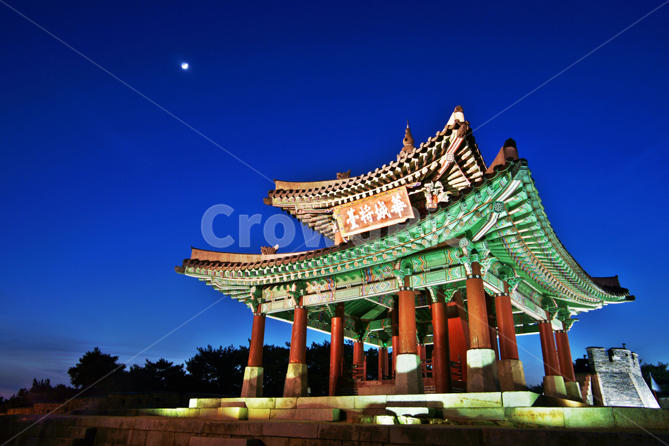 화성장대,수원화성,군사지휘소,정조,정약용,군사시설,야경,밤,풍경,nightscape,night,landscape,한국전통,한국문화,korean traditional,korean culture,랜드마크,landmark,tourist attraction,한국랜드마크,한국관광지,한국명소,korea landmark,korea tourist attraction,건축물,건물외관,exterior,building,structure,architecture,construction,건물,worship,예배,shrine,신사