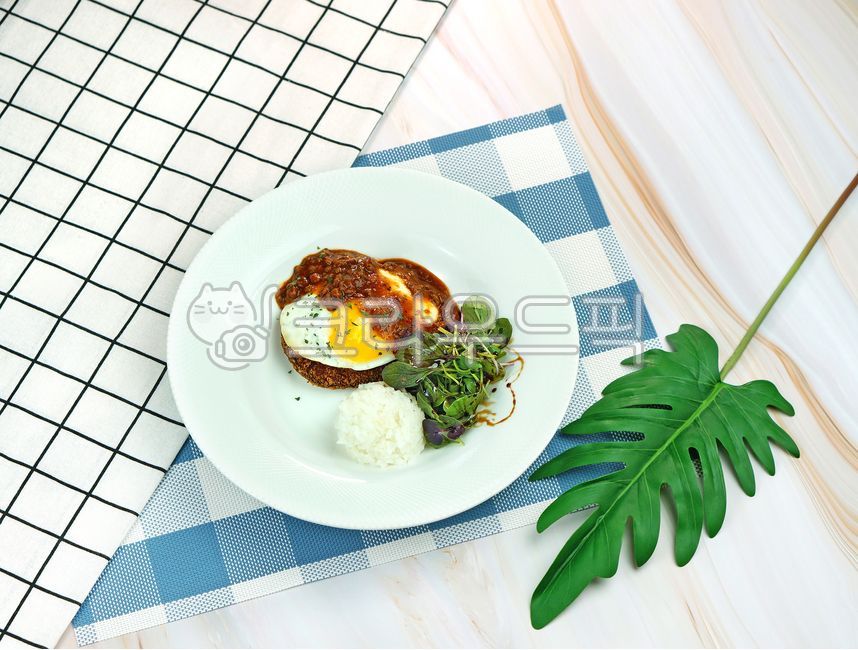 돈가스,돈까스,계란후라이,왕돈가스,완돈까스,옛날돈가스,food,음식,plate,돼지고기,육류,돈,cook,porkcutlet