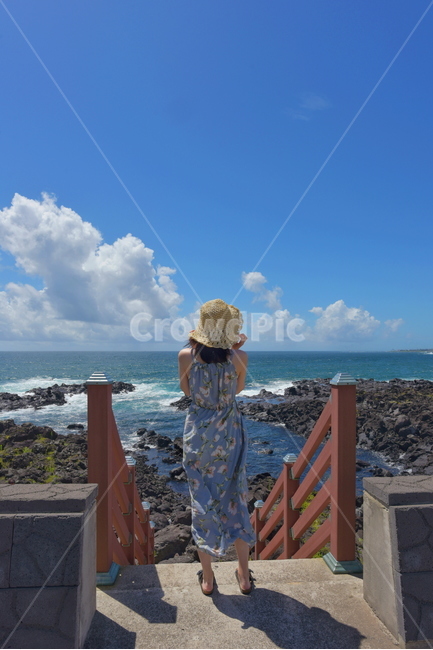 제주도,여름,휴가,여행,바다,파란색,시원함,바람,제주도,jeju,jeju island,사람,인물,인간,human,person,여성,여자,woman,female,lady,여행,휴가,traveling,vacation,trip,clothing,의류,apparel,의복
