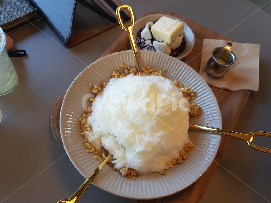 빙수,여름,후식,음식,까페,팥빙수,시원함,음식,식재료,요리,food,cook,meal,dishes,food reserves,디저트,간식,후식,dessert,snack