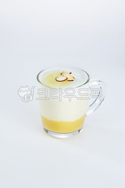 카페이미지,음료이미지,카페메뉴,카페음료,음료수,음료,smoothie,마시다,플레이팅,연출샷,유리컵,유리잔,감성,latte,cafe,caffeine,라테,라떼,카페라테,카페라떼,카페인,고구마라떼