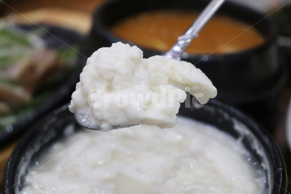 순두부,두부,순두부찌개,순두부요리,순두부음식,음식,요리,부드러운요리,부드러운음식,하얀요리,순두부탕,탕,생순두부,건강식,두부요리,전통음식,한식,가정식,보양식,저칼로리식단,다이어트식단,한식요리,집밥,한국음식,단백질식품,한끼식사,전통한식,두부반찬,푸드스타일링,음식사진,담백한음식,웰빙식단,흰음식