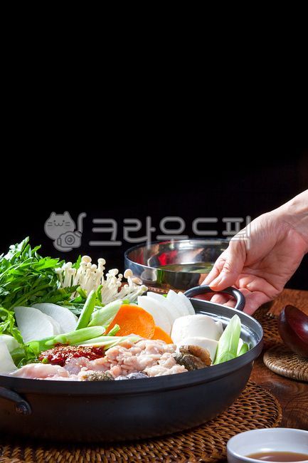 onion,seasoning sauce,Rattan,restaurant menu,Enoki Mushroom,green onion,sauce,mushroom dish,crotch,bang,bamboo stand,Eastern swan,dynamic,Steamed,Soft tofu stew,Steamed monkfish,mushroom,delicacy,Monkfish stew,Monkfish dish,Soup dish,Steamed dish,Mushroom