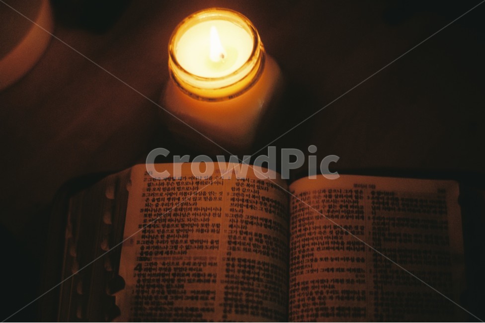 성경책,말씀,촛불,성경말씀,믿음,신앙,교회,묵상,필름카메라,성경