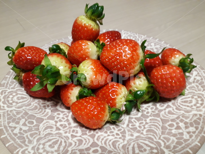 도자기,딸기,그릇,빨간딸기,도자기와딸기,과일,열매,fruit