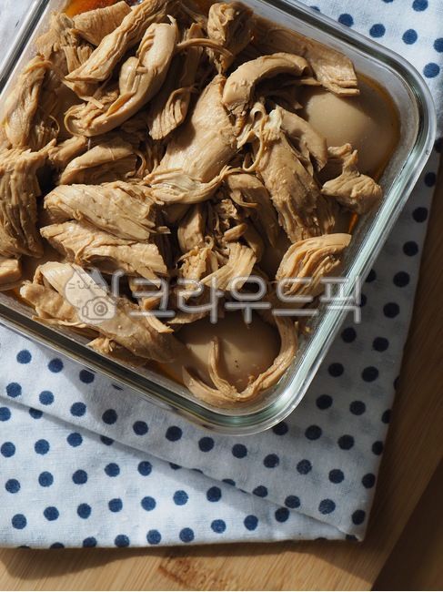 한식,장조림,계란장조림,닭가슴살장조림,닭가슴살,간장조림,간장,반찬,한국음식,아시아음식,배경,닭고기,고기,음식,전통음식,한국전통음식,웰빙,웰빙음식,삶은달걀,삶은계란,식사,요리,chickenbreast,soysauce,sidedish,koreanfood,asianfood,background,chicken,meat,food,traditionalfood,koreantraditionalfood,wellbeing,wellnessfood,boiledegg,meal,cooking,음식,식재료,요리,food,cook,meal,dishes,food reserves