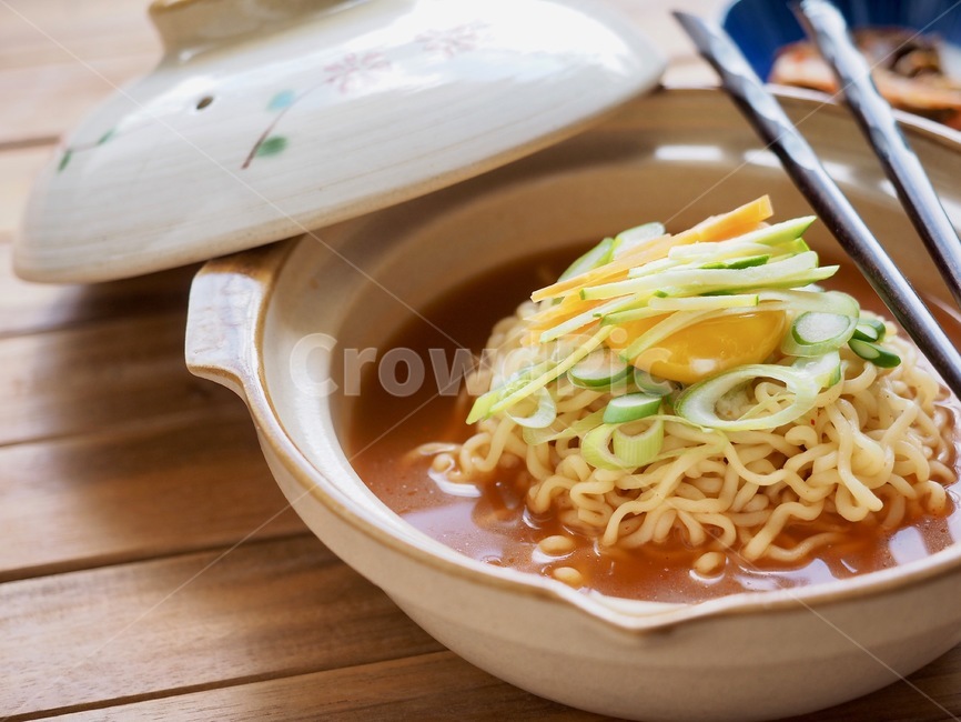 lunch,East Asian Culture,Cooking,Food and Beverage,healthy eating life,chopsticks,noodle,green onion,bowl,food,meal,korea,ramen,Asia,background,Korean food,Instant noodles