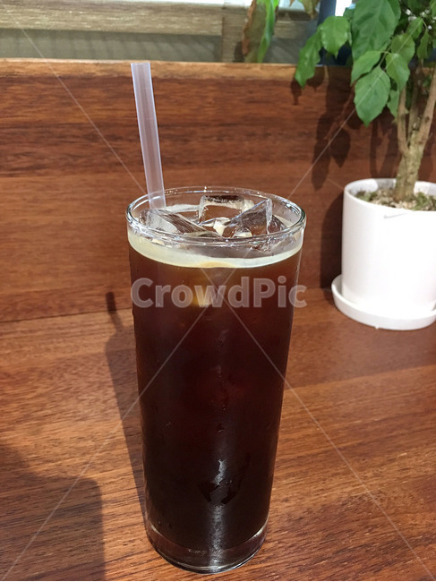 아메리카노,아이스아메리카노,음료,커피,아이스커피,카페,후식,디저트,아이스,테이블,나무테이블,커피,카페,coffee,cafe