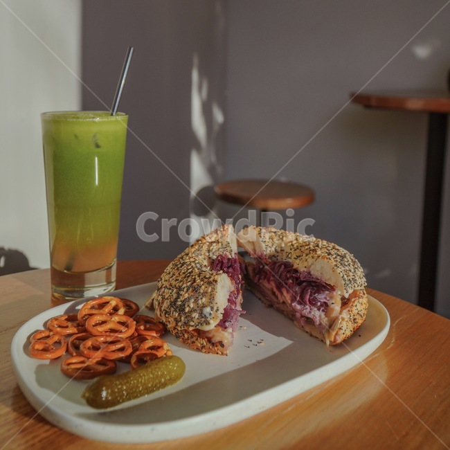 베이글,브런치,쥬스,감성,카페,bagel,빵,감성카페,프레첼,디저트,간식,후식,dessert,snack