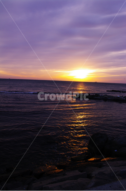 바다,하늘,구름,풍경,해맞이,일출,sunrise,자연,풍경,nature,landscape,outdoors,옥외,dusk,황혼,sunset,일몰,sky,dawn,새벽,red sky,붉은 하늘