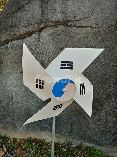 국기,태극기,팔랑개비,바위,삼일절