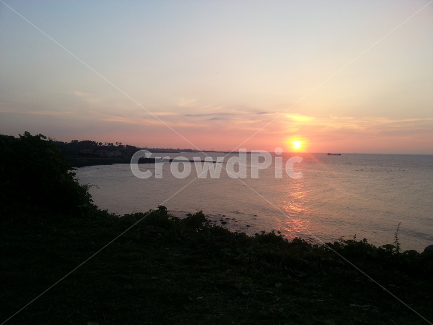 일출,바다,해돋이,하루시작,붉음,자연,풍경,nature,landscape,outdoors,옥외,sunlight,햇빛,dawn,새벽,red sky,붉은 하늘,sunset,일몰,sky,하늘,dusk,황혼