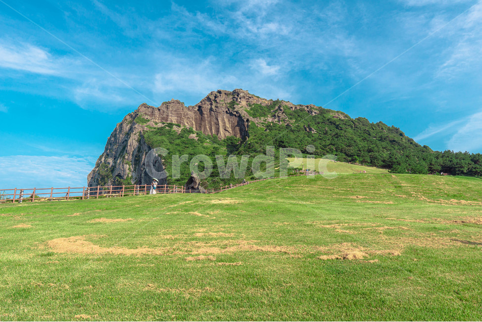 필름사진,감성사진,자연,자연풍경,제주,제주도,성산일출봉,마을,풍경,바다,도시,city,landscape,colorful,자연,풍경,nature,landscape,outdoors,옥외,grassland,목초지,field,들