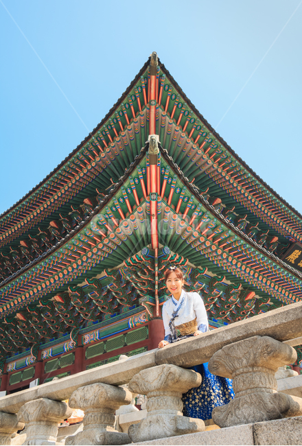 한복,여성,여자,전통,단청,무늬,경복궁,궁궐,궁전,문화,전통문화,문화유산,유적,아름다운,여인,건물,건축물,건축,기와,지붕,목재,목조,목조건물,역사,한국전통,한국문화,korean traditional,korean culture,한복,한국전통의상,hanbok,korean traditional clothes,랜드마크,landmark,tourist attraction,한국랜드마크,한국관광지,한국명소,korea landmark,korea tourist attraction,사람,인물,인간,human,person,여성,여자,woman,female,lady,건축물,건물외관,exterior,building,structure,architecture,construction