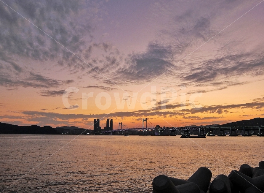 일몰,석양,노을,야경,바다,해운대,광안대교,마린시티,실루엣,역광,반영,해변,방파제,도시,풍경,city,landscape,한국도시풍경,한국도시경관,korea cityscape
