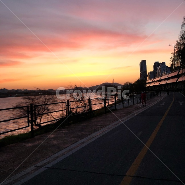 sunset,봄,자연,주황빛,한강,한강공원,노을,구름,풍경,자전거도로,힐링,남산,나무