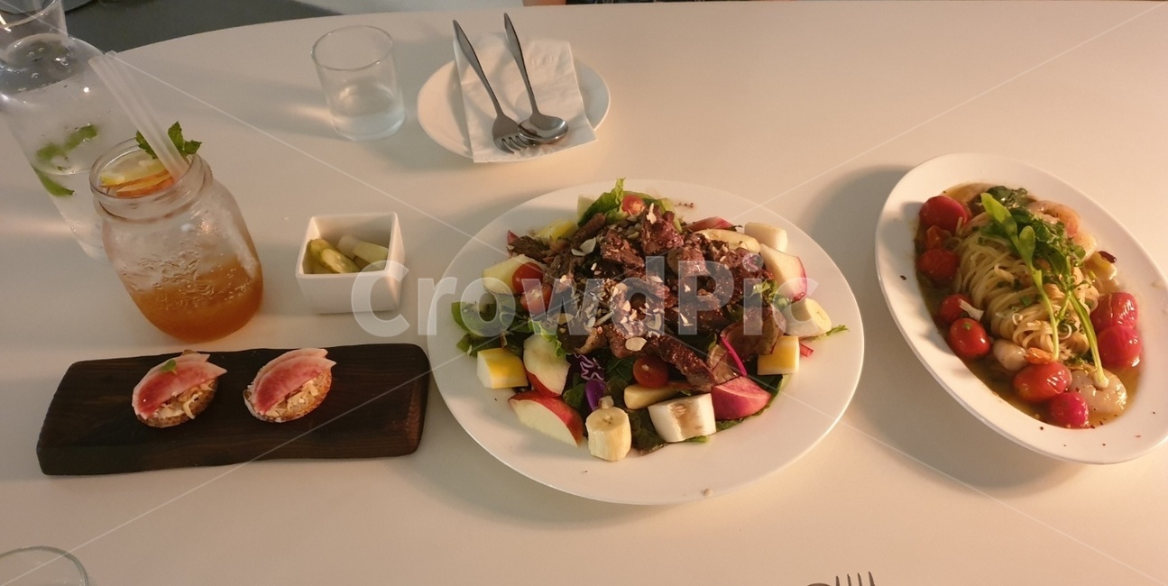 감성사진,플레이팅,dish,요리,식사,food,음식,스테이크샐러드,소고기샐러드,파스타,알리오올리오,오일파스타