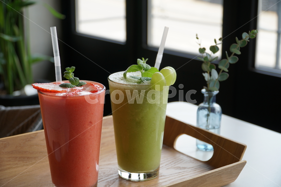 date,green,fruit juice,strawberry,Juice,juice,straw,Orange,drink,greengrape,cafe,beverage,Fresh fruit juice,Strawberry Juice,Green Grape Juice,cup