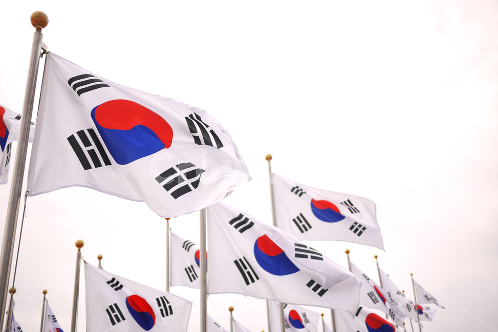태극기,국기,건곤감리,조화,음양,빨간색,파랑색,흰색,검정색,바람