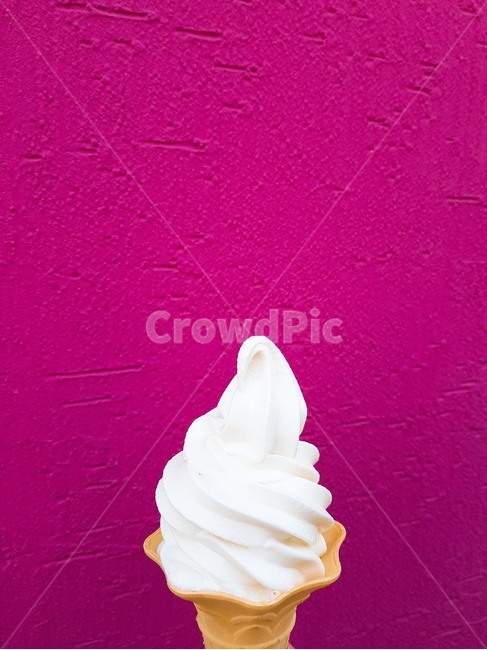 아이스크림,소프트아이스크림,바닐라아이스크림,핑크배경,icecream,여름,계절,summer,season,음식,식재료,요리,food,cook,meal,dishes,food reserves,디저트,간식,후식,dessert,snack,creme,크림,cream