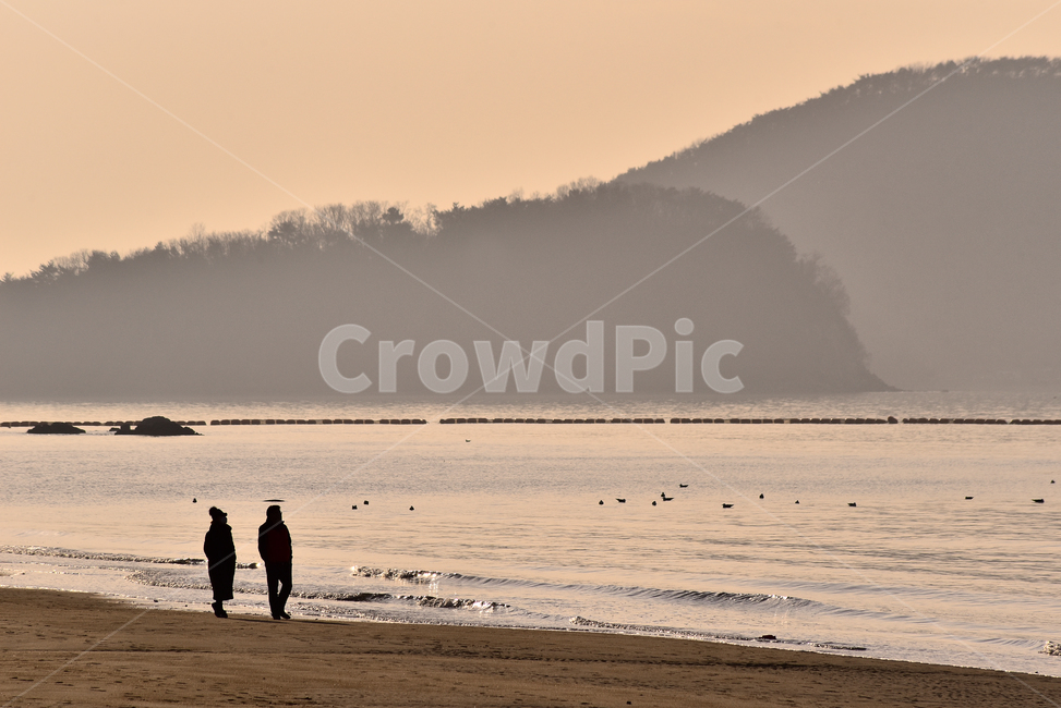 감성사진,노을,황혼,일몰,커플,연인,남녀,사람들,sunset,sea,해변가,바닷가,해질녘,person,사람,힐링,휴식,낭만,human,인간,nature,자연,한국자연풍경,한국자연경관,모래사장,백사장,해수욕장,겨울바다,배경,바탕,백그라운드,water,다정한,필름감성,outdoor,한쌍,파도,섬,해안,실루엣,감성풍경,분위기,느낌,색감,색상,feeling,sensible,옥외,아웃도어,야외,emotional,함께,healing,평화로운,해변,바다,beach,sea