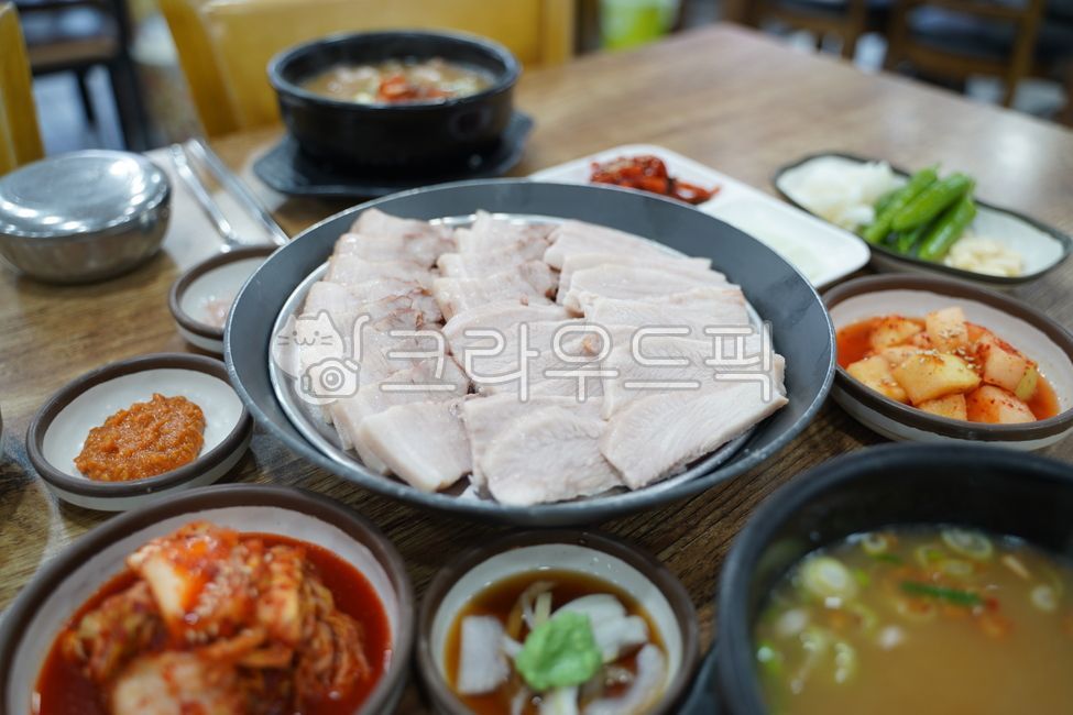 Gukbap,radish kimchi,kimchi,pickled vegetables,boiled pork with rice,boiled pork,pork soup