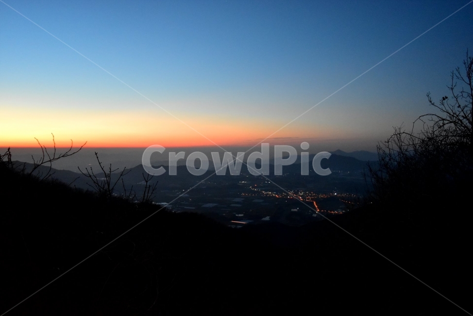 지리산,서북능선,노고단,풍경,비경,명산,국립공원,성삼재,묘봉치,만복대,고리봉,반야봉,천왕봉,정령치,세걸산,세동치,부운치,팔랑치,산행,등산,트레킹,National,Park,철쭉,파란,하늘,바래봉,사진,산그리메,산너울,명선봉,토끼봉,힐링,감성,전망,조망,아름다운,수려한,nature,landscape,저녁,노을,비취색,야경,석양,겨울,계절,winter,season,자연,풍경,nature,landscape,한국자연풍경,한국자연경관,korea nature landscape,outdoors,옥외,sunset,일몰,dawn,새벽,red sky,붉은 하늘,dusk,황혼,sky
