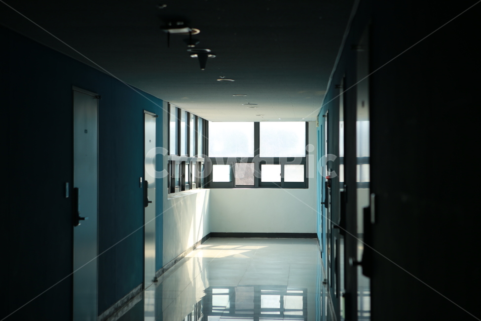 그림자,빛,창문,어둠,햇빛,감성,감성사진,실내,반사,문,shadow,door,light,dark,window,sun,sentimental,건축물,건물외관,exterior,building,structure,architecture,construction
