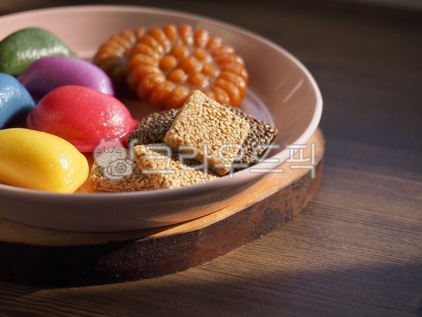 Lunar New Year Photo Contest,wellnessfood,asianfood,koreanculture,Thanksgiving,traditional culture,songpyeon,wellbeing,Wellbeing food,Asian food,traditionalfood,Lunar New Year food,new year,Rice crackers,holiday food,koreantraditionalfood,traditional snac