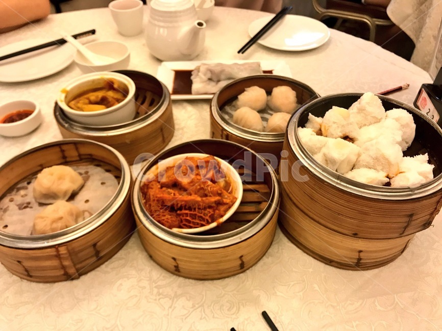 홍콩음식,홍콩,음식,만두,내장요리,내장,요리,식당,상차림,식탁,접시,젓가락,숟가락,그릇,찜통,주전자,물컵,컵,hongkong,food,dumpling,dishes,restaurant,tablesetting,table,setting,chopsticks,spoon,steamer,kettle,cup