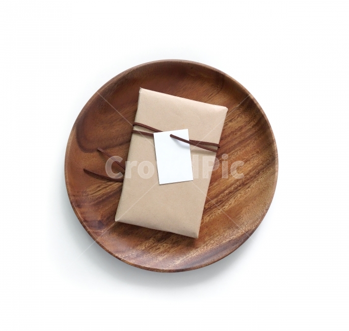wooden plate,gift,texture,memo,woodplate,paper packaging,whitebackground,kitchentools,wood pattern,gift wrapping,gift box,prop,giftbox,tag,event,object