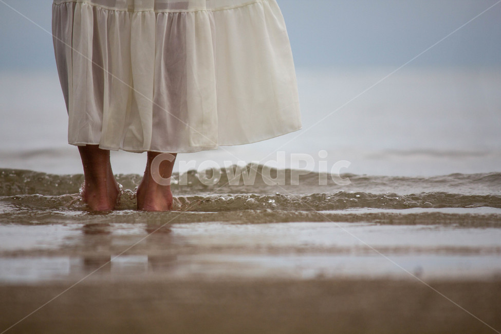 여신,바닷가,맨발,소녀,모래밭,해변,바다,beach,sea,사람,인물,인간,human,person,신체일부,몸,body,여성,여자,woman,female,lady,감성,sensible,feeling