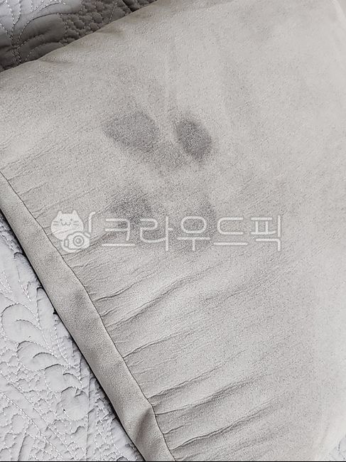 눈물자국,아기눈물자국,눈물얼룩,얼굴,소파눈물자국