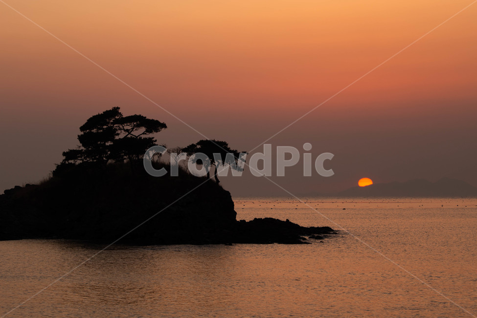 붉은하늘,redsky,새벽,dawn,sunset,sky,dusk,nature,자연,outdoors,옥외,land,땅,promontory,곶,일몰,일출,바다,바위,붉은,풍경,관광지,동해,고성,황혼,하늘,물,해안선,서해,자연,풍경,nature,landscape,한국자연풍경,한국자연경관,korea nature landscape,red sky,붉은 하늘