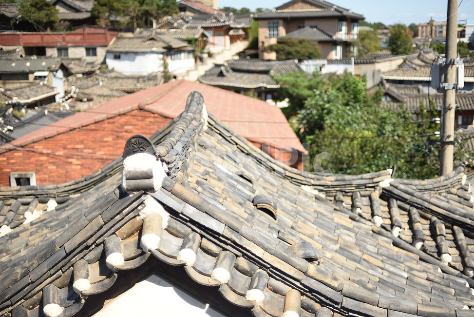 지붕,기와,한옥,전통,기와지붕,한옥마을,도시,풍경,city,landscape,한국도시풍경,한국도시경관,korea cityscape,한국전통,한국문화,korean traditional,korean culture,건축물,건물외관,exterior,building,structure,architecture,construction,roof,tile roof,기와 지붕